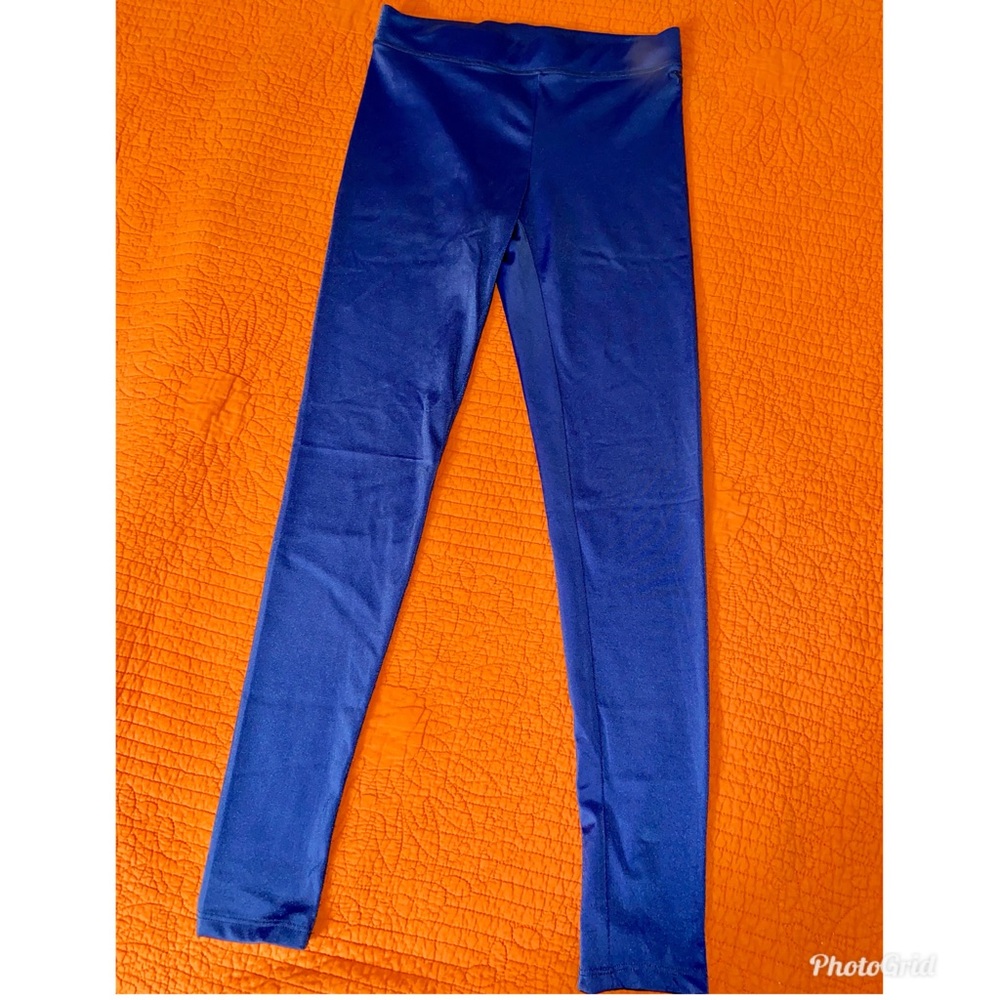 Victoria Secret PINK high-waisted leggings.